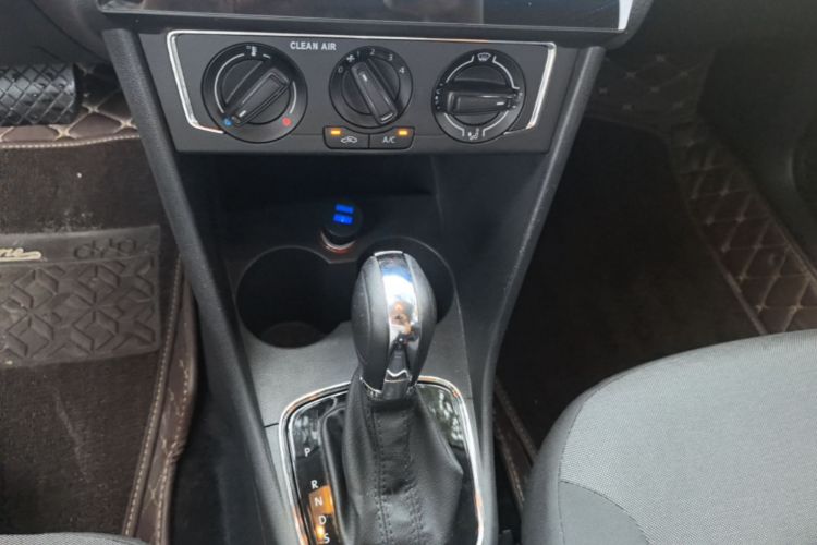 Volkswagen Polo 2017 car image #14