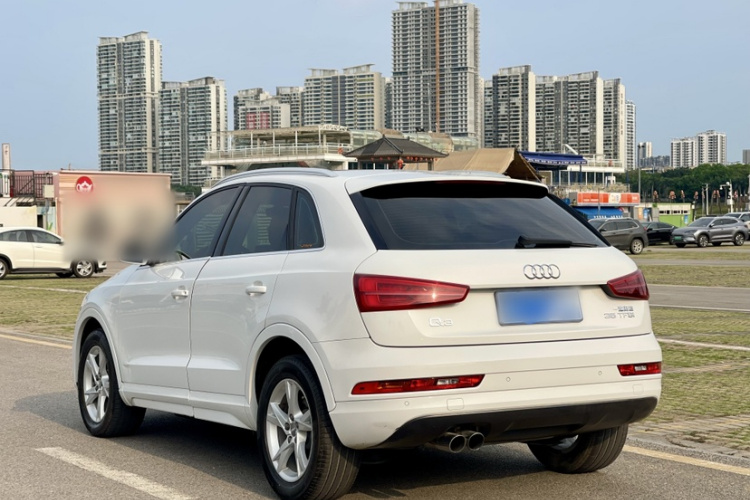 Audi Q3 2017 car image #5