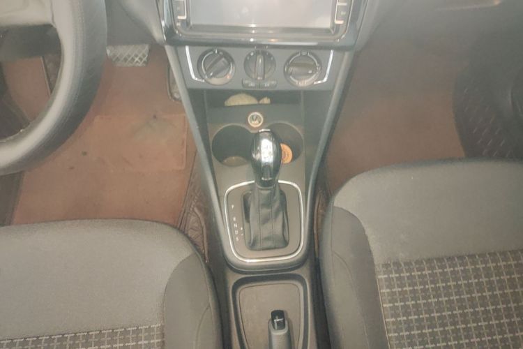 Volkswagen Polo 2015 #14 Volkswagen Polo 2015 car image #14