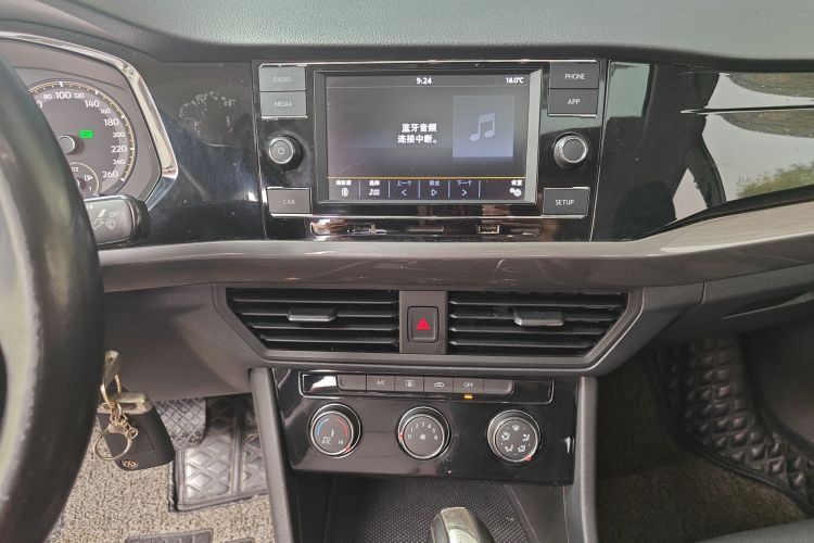 Volkswagen Bora 2018 car image #13