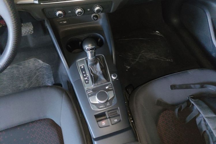 Audi A3 2018 immagine di auto #14