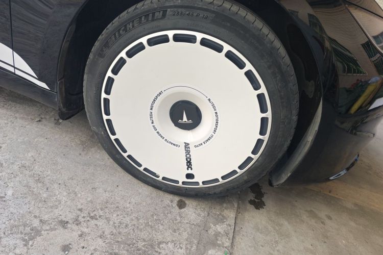 Tesla Model 3 2023 car image #9