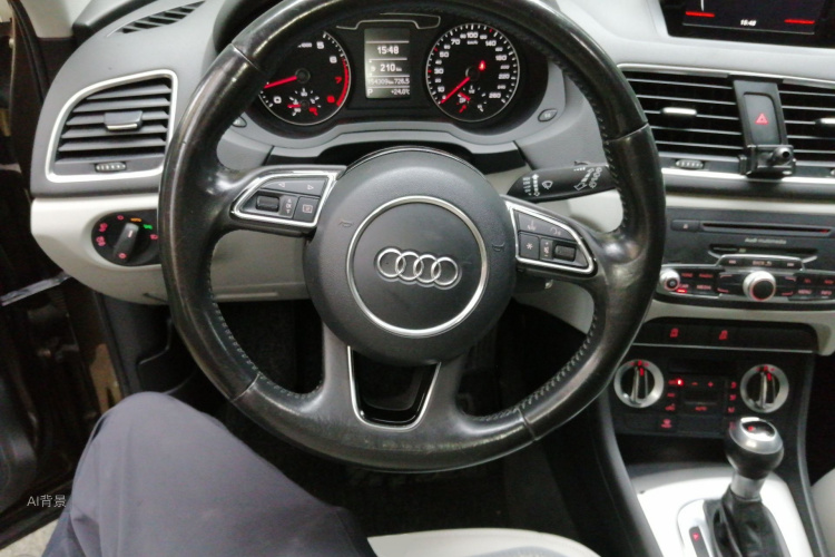 Audi Q3 2014 car image #12