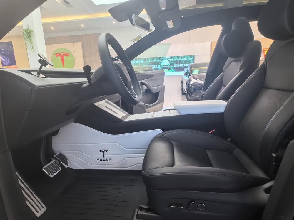 Tesla Model Y 2026 car image #8