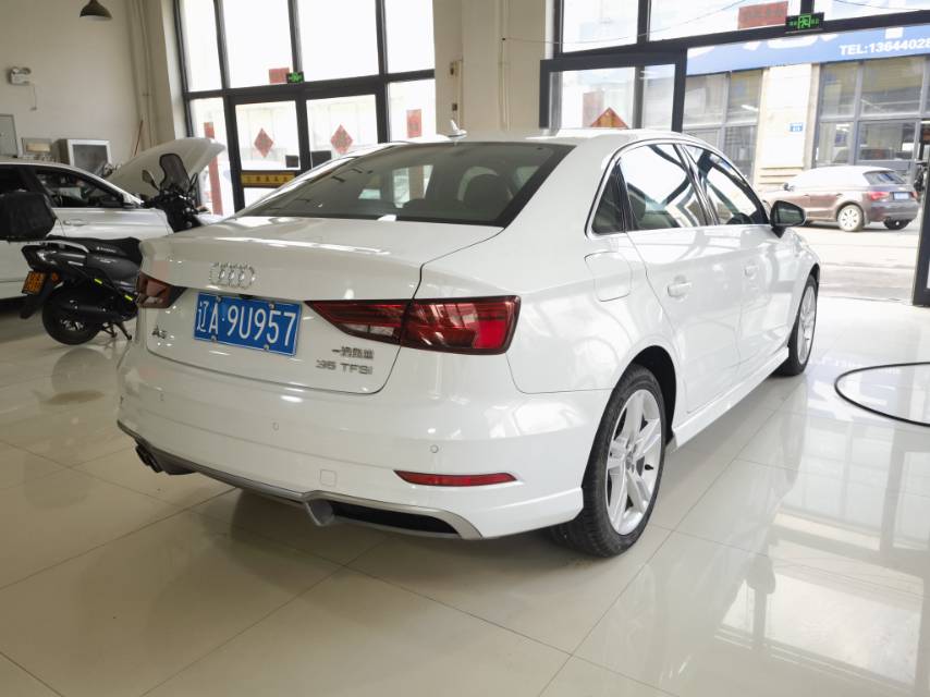 Audi A3 2018 car image #9