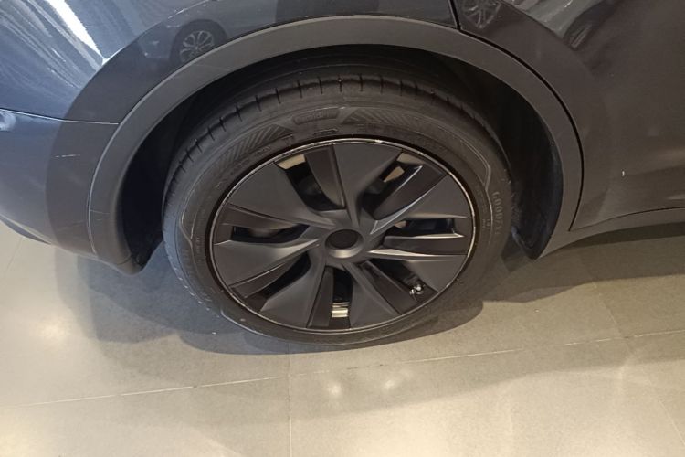 Tesla Model Y 2024 #10 Tesla Model Y 2024 car image #10