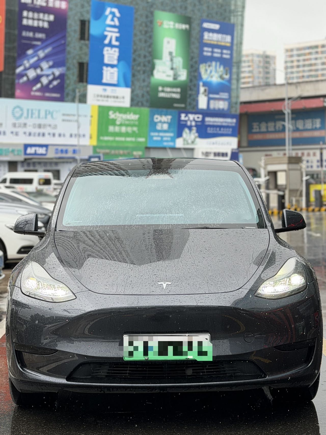 Tesla Model Y 2024 #2 Tesla Model Y 2024 car image #2