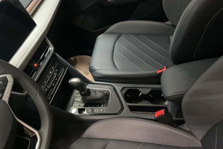 Volkswagen Tharu 2024 car image #13