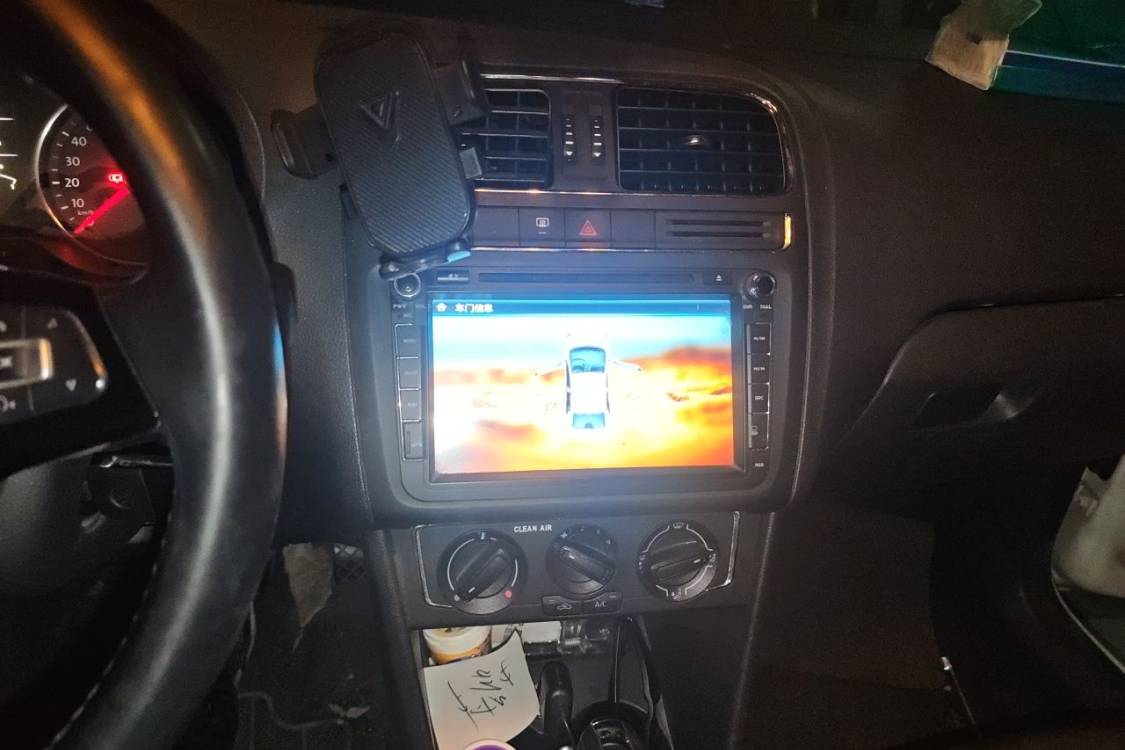 Volkswagen Polo 2016 car image #26