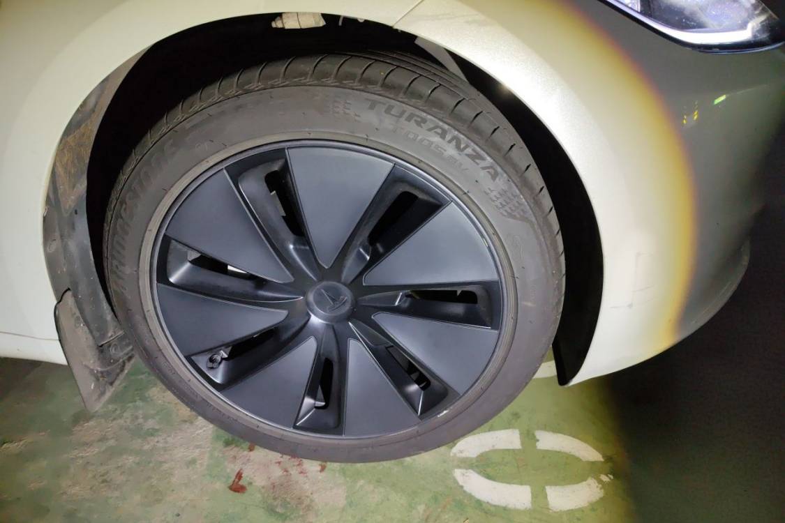 Tesla Model 3 2025 immagine di auto #9