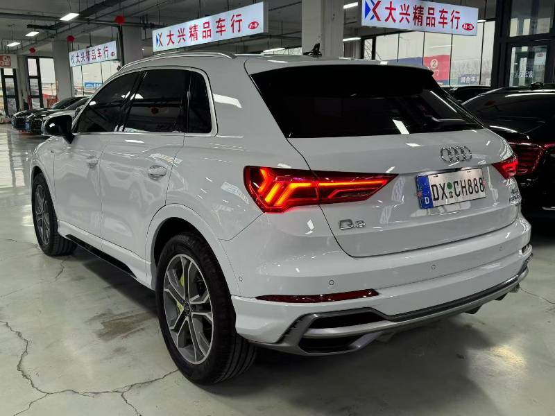 Audi Q3 2023 car image #5