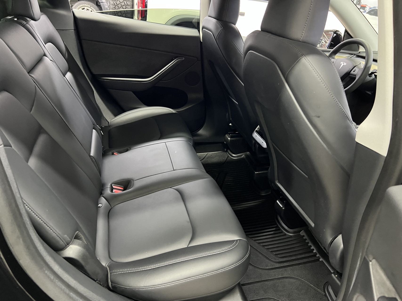 Tesla Model Y 2022 #16 Tesla Model Y 2022 car image #16