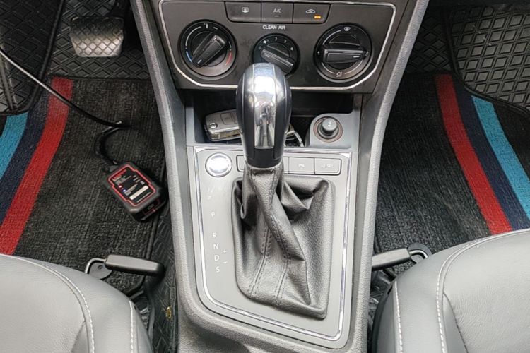 Volkswagen Lavida 2017 car image #14