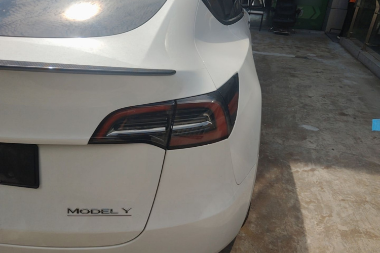 Tesla Model Y 2022 #8 Tesla Model Y 2022 car image #8