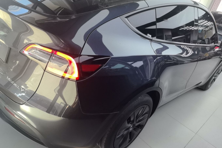 Tesla Model Y 2024 #7 Tesla Model Y 2024 immagine di auto #7