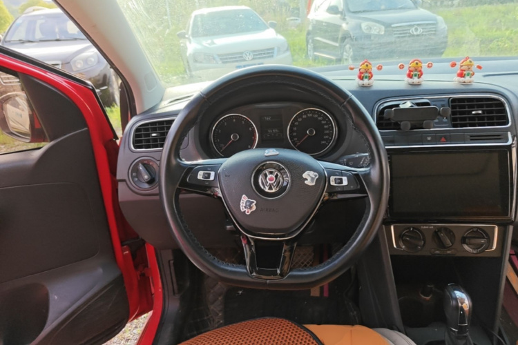Volkswagen Polo 2018 car image #11