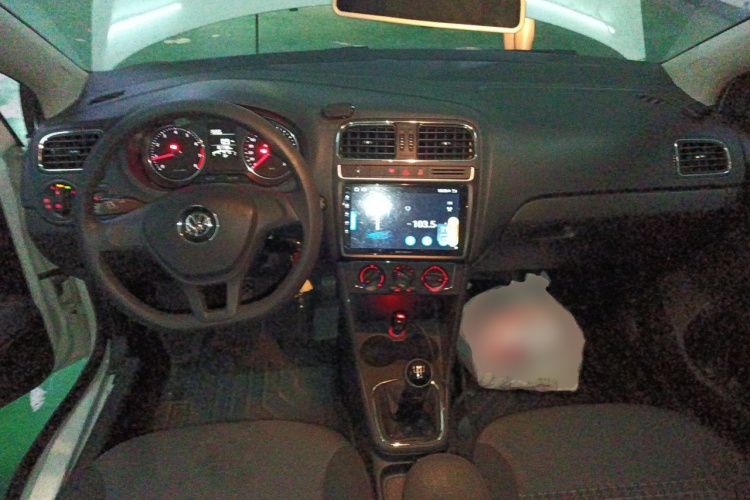 Volkswagen Polo 2015 car image #7
