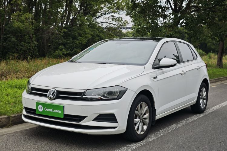 Volkswagen Polo 2019 car image #2