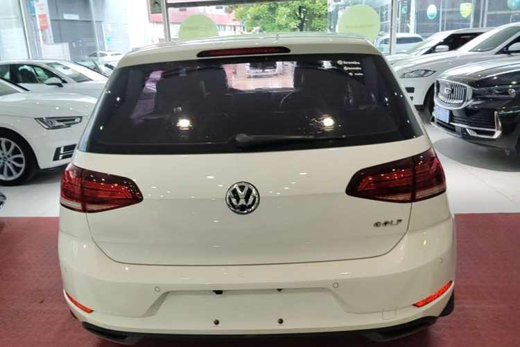 Volkswagen Golf 2018 car image #6