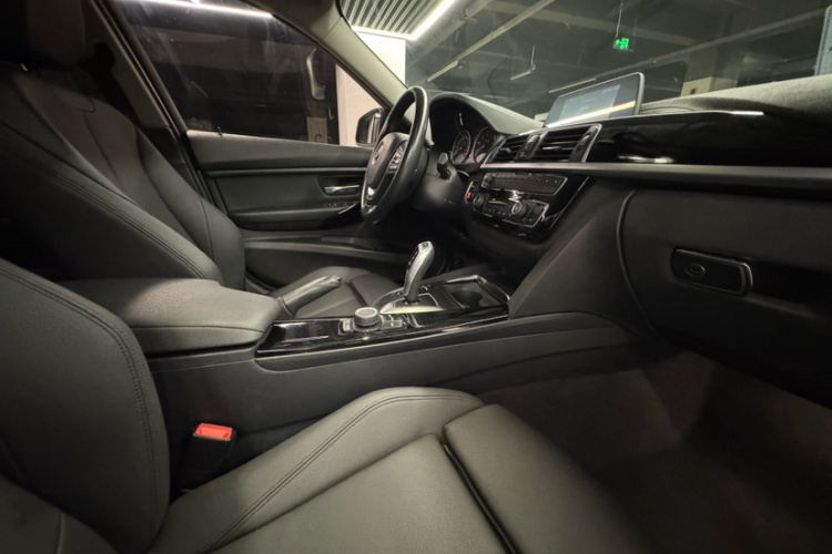 BMW 3 Series 2018 #21 BMW 3 Series 2018 car image #21