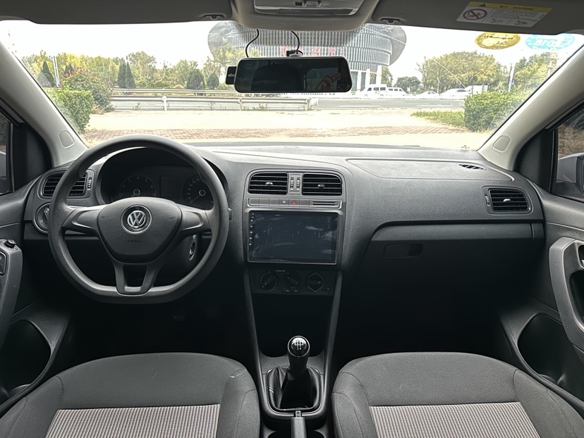 Volkswagen Polo 2017 car image #9