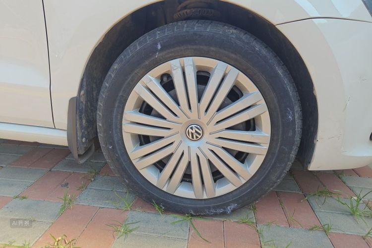 Volkswagen Polo 2016 car image #9