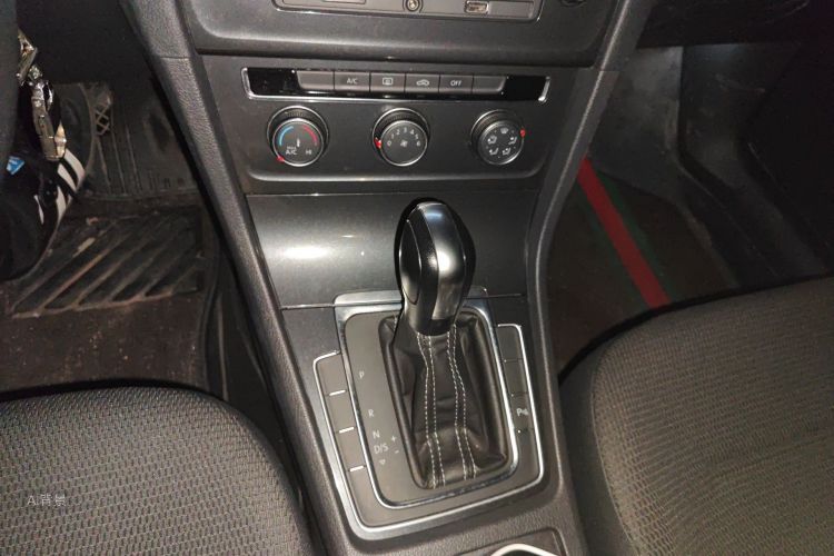 Volkswagen Golf 2017 imagen de coche #16