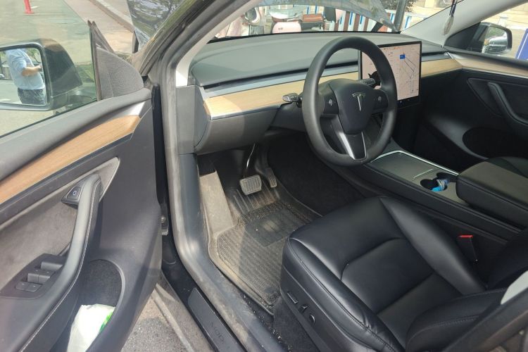 Tesla Model Y 2022 car image #9
