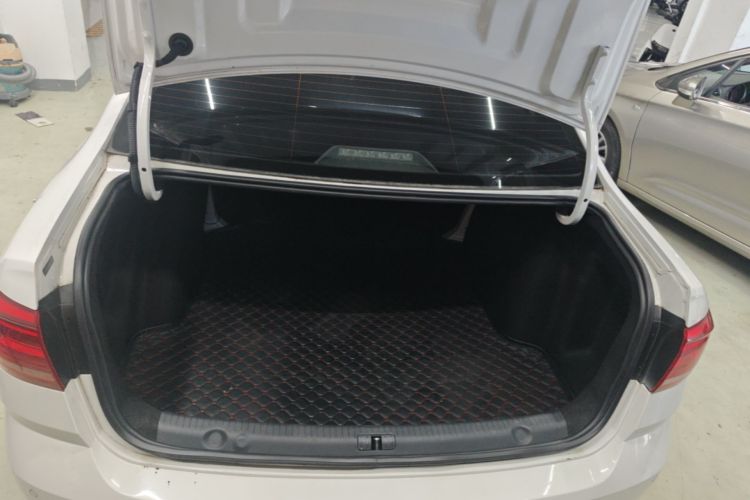 Volkswagen Lavida 2017 car image #19