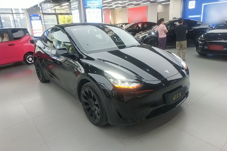 Tesla Model Y 2023 #4 Tesla Model Y 2023 car image #4