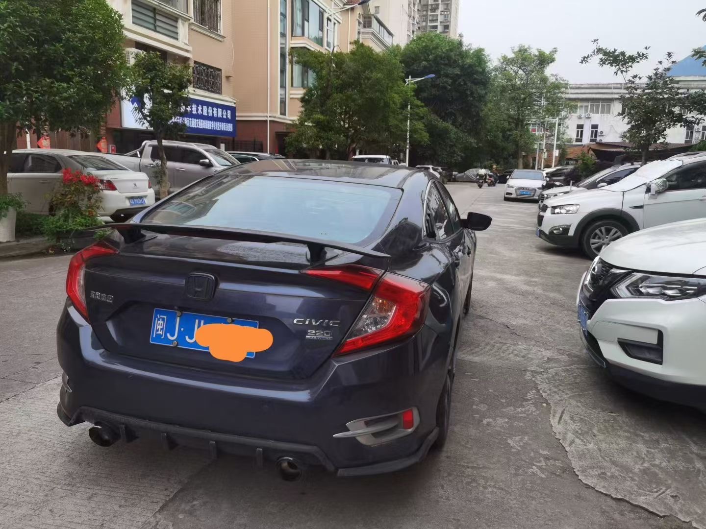 Honda Civic 2018 #2 Honda Civic 2018 car image #2