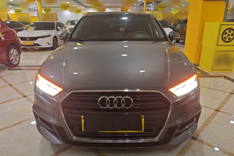 Audi A3 2018 car image #3