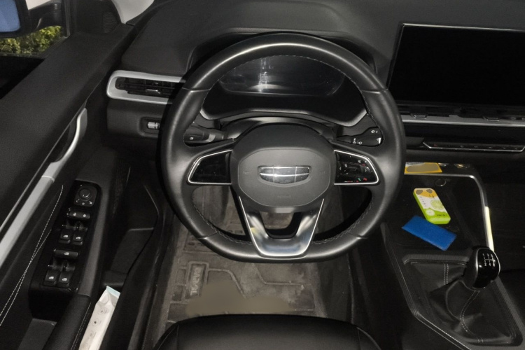GEELY Emgrand 2025 #15 GEELY Emgrand 2025 car image #15