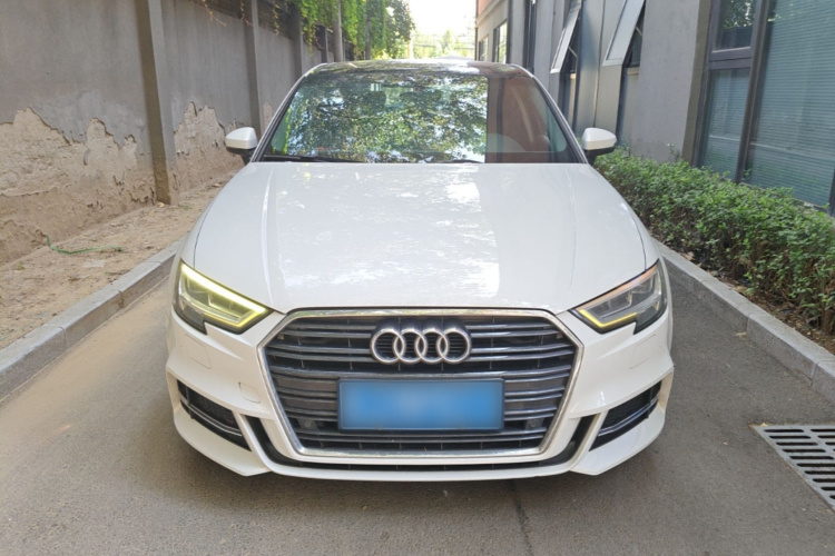 Audi A3 2019 car image #3