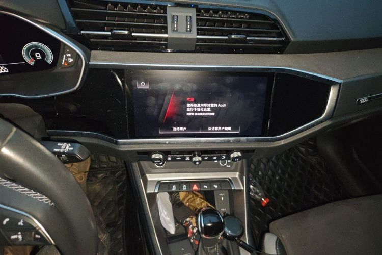 Audi Q3 2022 car image #13