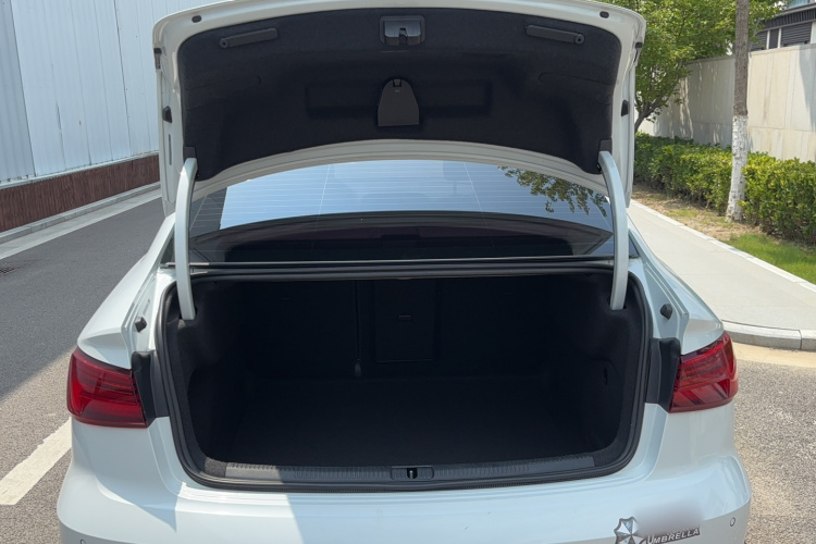 Audi A3 2019 car image #23