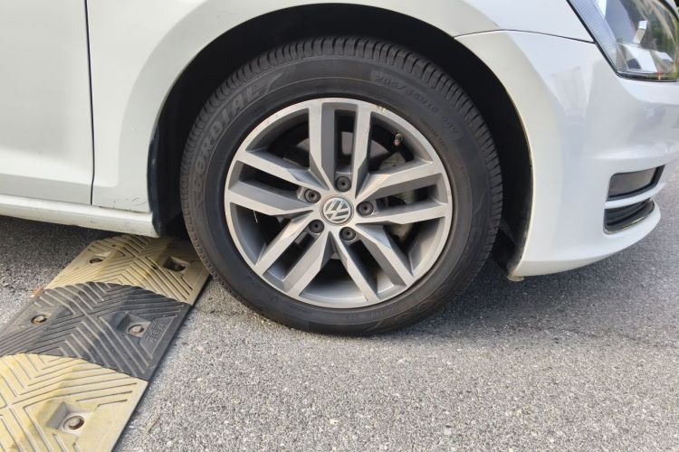 Volkswagen Golf 2015 car image #9