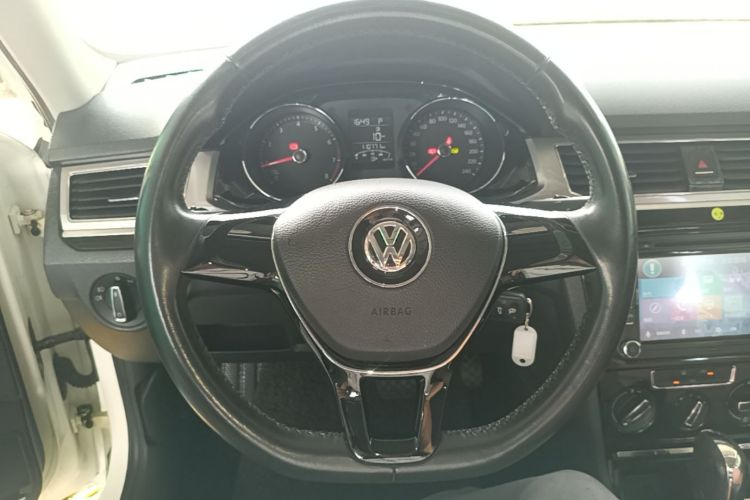 Volkswagen Bora 2016 car image #11