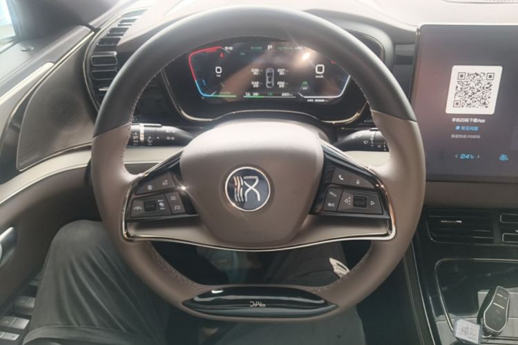 BYD Han 2023 car image #11