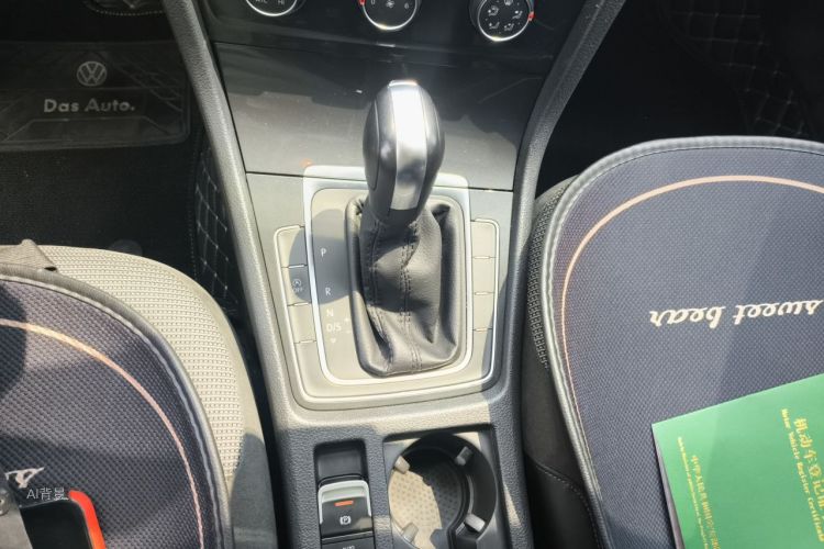 Volkswagen Golf 2019 car image #16