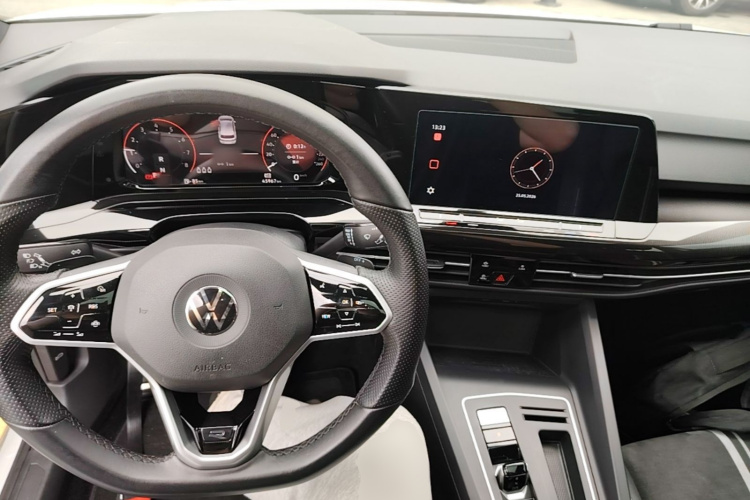 Volkswagen Golf 2022 car image #10
