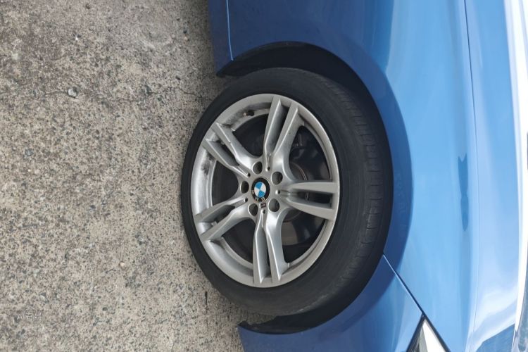 BMW 3 Series 2018 car image #9