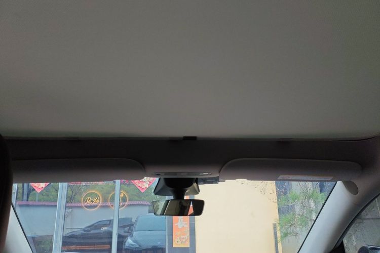 Tesla Model Y 2022 immagine di auto #20