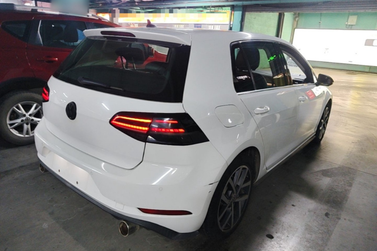 Volkswagen Golf 2020 car image #7