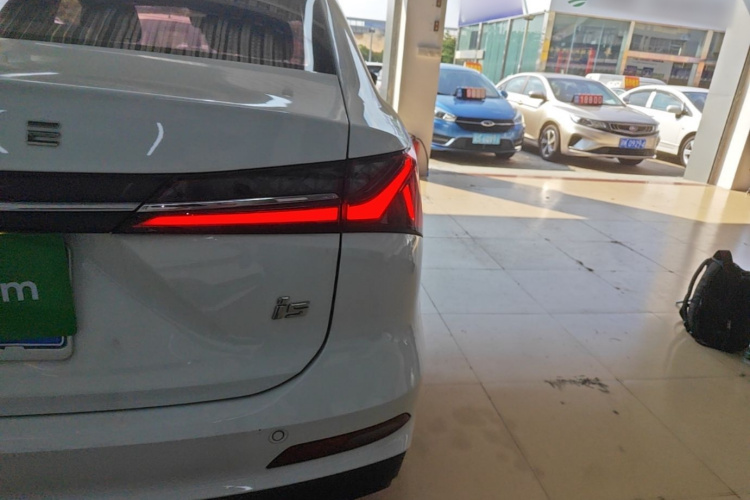 Roewe i5 2023 #8 Roewe i5 2023 car image #8