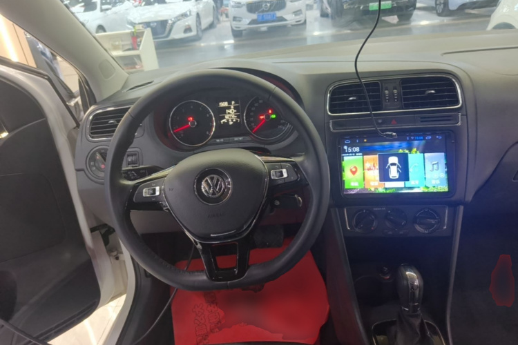 Volkswagen Polo 2017 car image #15