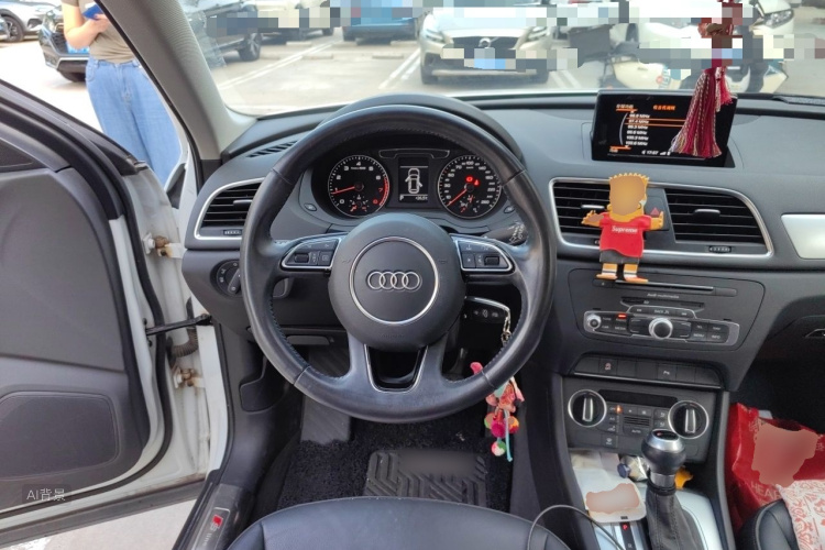 Audi Q3 2017 car image #12