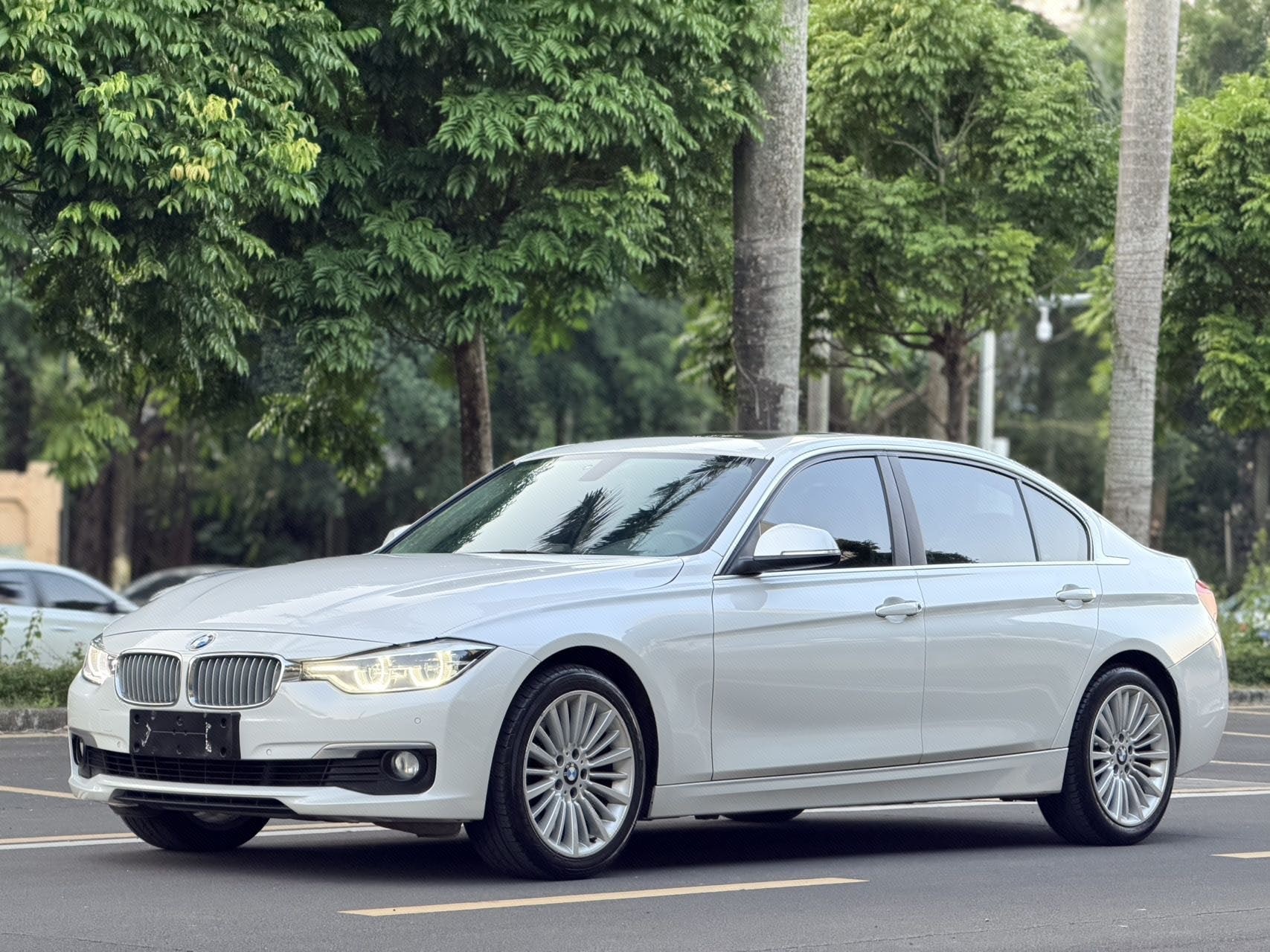 BMW 3 Series 2018 изображение автомобиля 