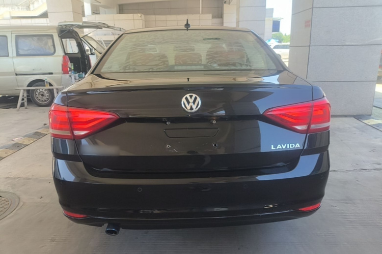 Volkswagen Lavida 2017 car image #6