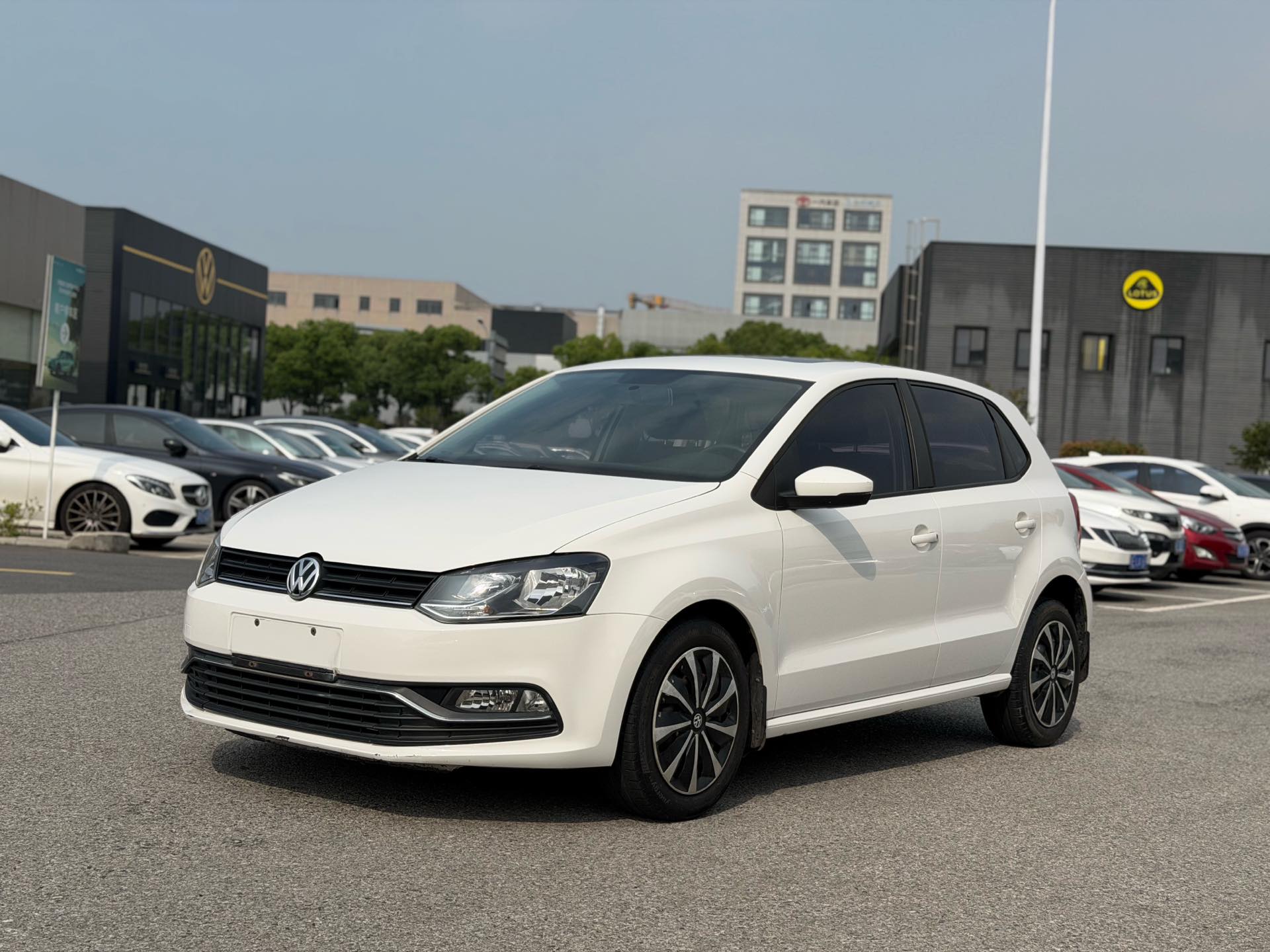 Volkswagen Polo 2019 car image 